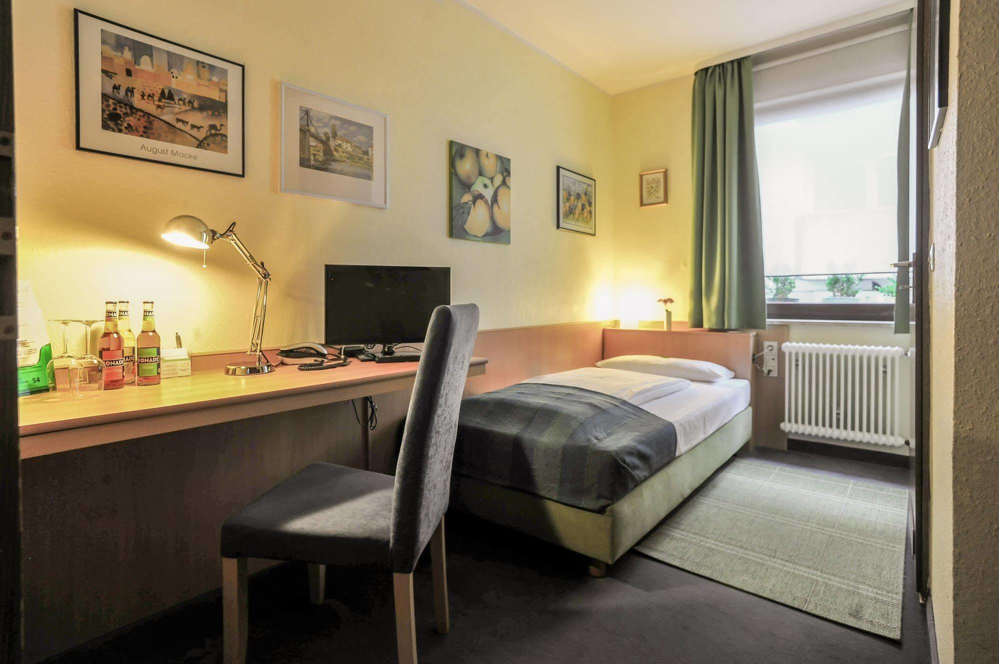 City Hotel Fellbach 24H Check-In Buitenkant foto